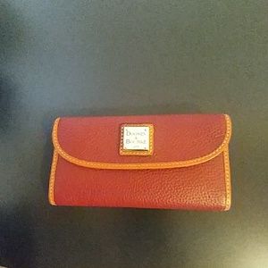 Dooney & Bourke Pebble Grain Continental Clutch